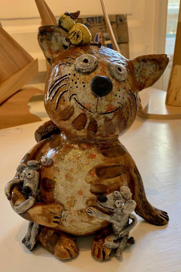 - a Ceramic by Heather Hunt, measuring 22 x 17 cm (H x W) £150